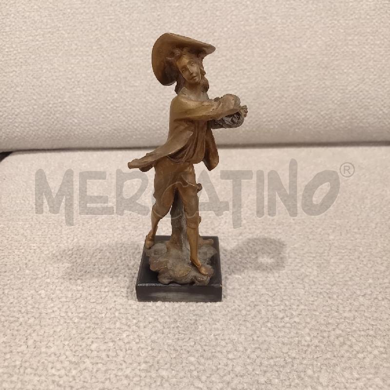 STATUINA UOMO CON CESTO  | Mercatino dell'Usato Bologna 1