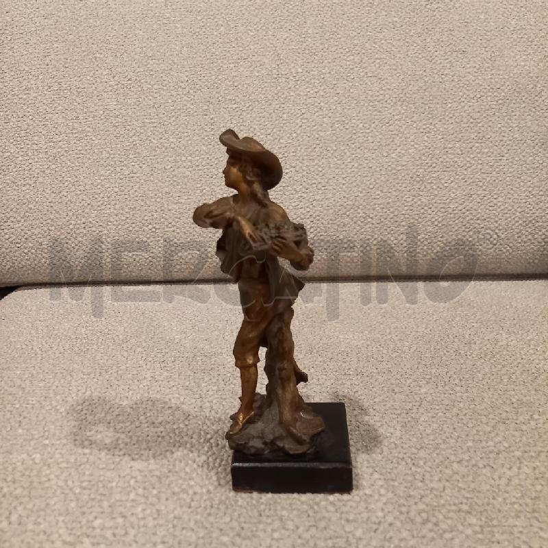 STATUINA UOMO CON CESTO  | Mercatino dell'Usato Bologna 3