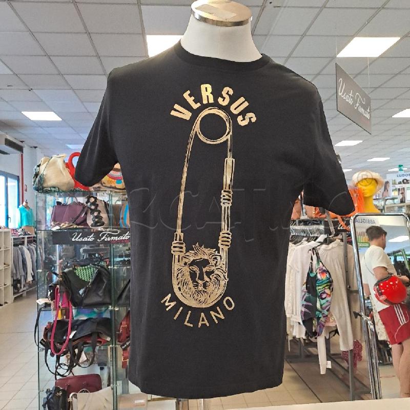 T SHIRT UOMO VERSUS NERA CON STAMPA DORATA | Mercatino dell'Usato Bologna 1