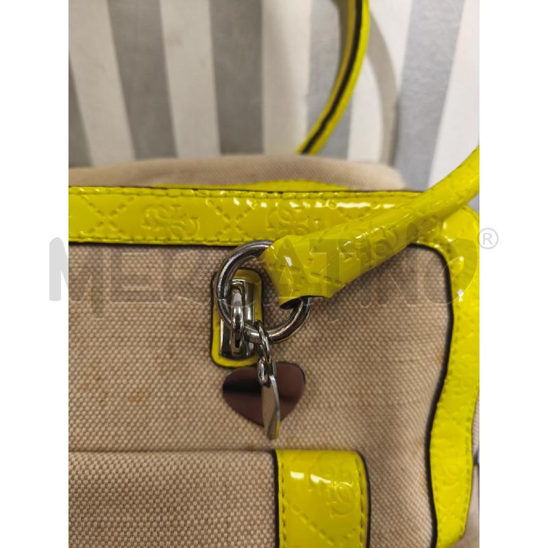 BORSA DONNA GUESS TIP CANAPA GIALLA GRANDE | Mercatino dell'Usato Campobasso 2