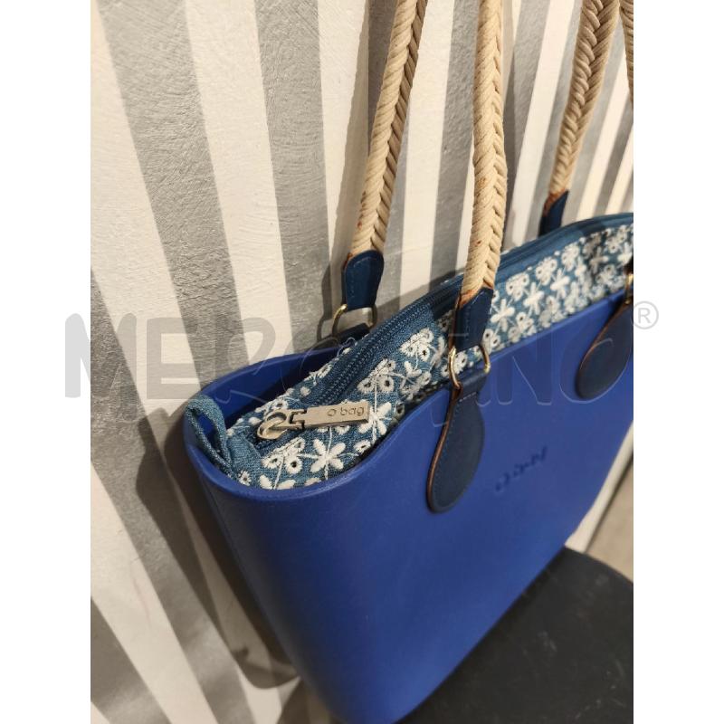BORSA DONNA O BAG BLU ELETTRICO INTERNO TESSUTO BIANCO A FIORI | Mercatino dell'Usato Campobasso 2