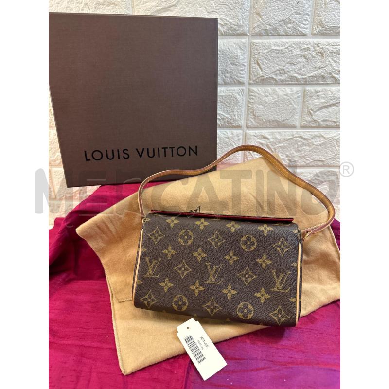 BORSA LOUIS VUITTON RECITAL INTERNO ALCANTARA | Mercatino dell'Usato Campobasso 1