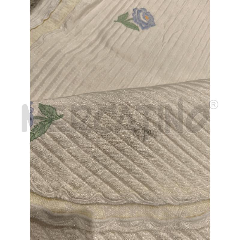 COPERTA MATRIMONIALE ARNALDO CAPRAI BIANCA FIORI BLU | Mercatino dell'Usato Campobasso 3