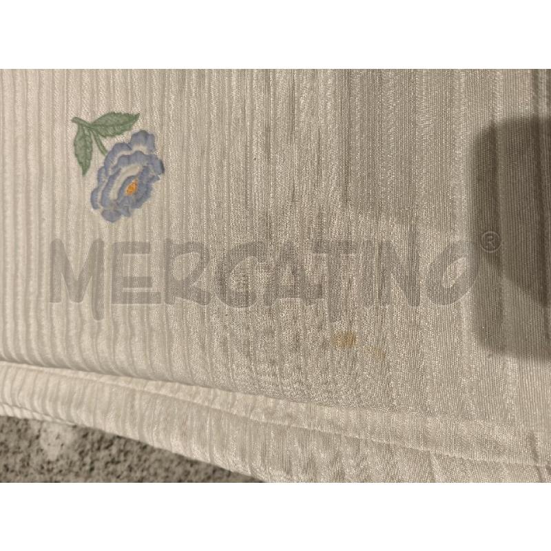 COPERTA MATRIMONIALE ARNALDO CAPRAI BIANCA FIORI BLU | Mercatino dell'Usato Campobasso 4