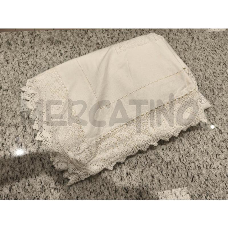 COPRI LETTO MATRIMONIALE BIANCO CON FASCE UNCINETTO E MERLETTO | Mercatino dell'Usato Campobasso 1
