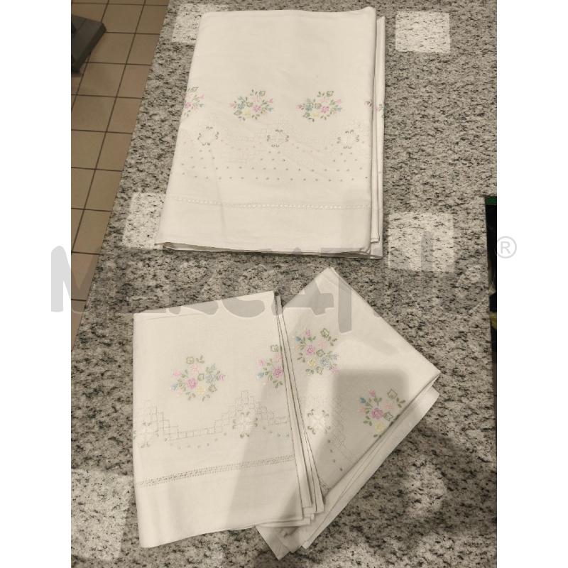 LENZUOLO MATRIMONIALE + 2FED. BIANCO FIORELLINI LILLA VERDI GIALLI CELESTI | Mercatino dell'Usato Campobasso 1