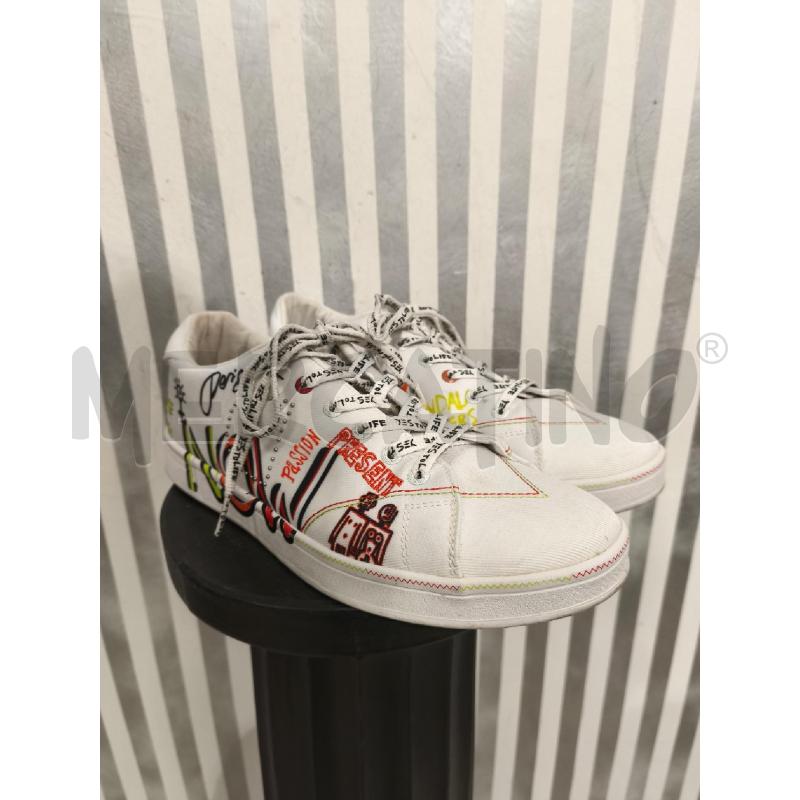 SNEAKERS UOMO DESIGUAL BIANCHE CON FANTASIA | Mercatino dell'Usato Campobasso 1