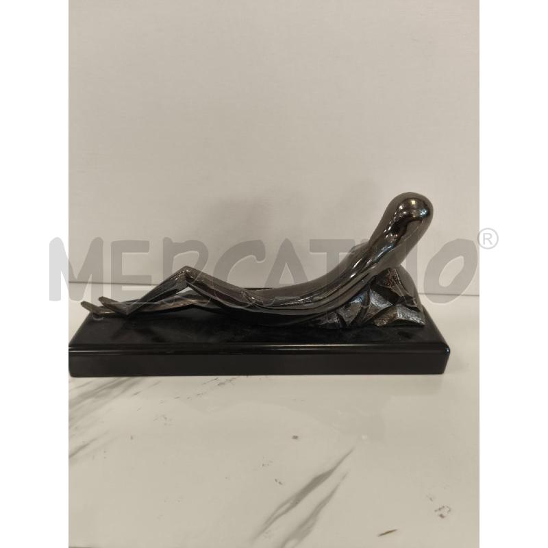 STATUA STILIZZATA METALLO BASE NERA | Mercatino dell'Usato Campobasso 2