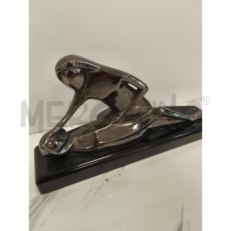 STATUA STILIZZATA METALLO  BASE NERA | Mercatino dell'Usato Campobasso 2