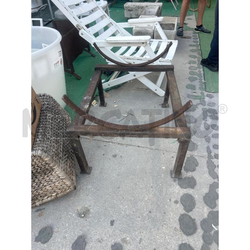 BASE BRACIERE 4 PIEDI QUADRATO | Mercatino dell'Usato San giovanni teatino 2