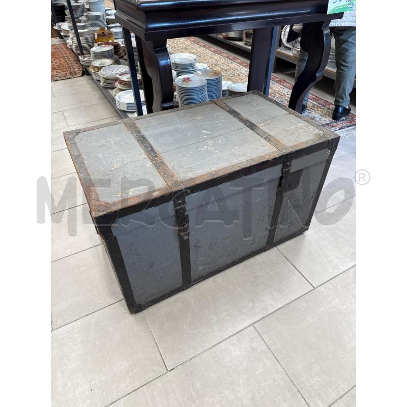 BAULE GRIGIO LEGNO BORDI METALLO NERO | Mercatino dell'Usato San giovanni teatino 1