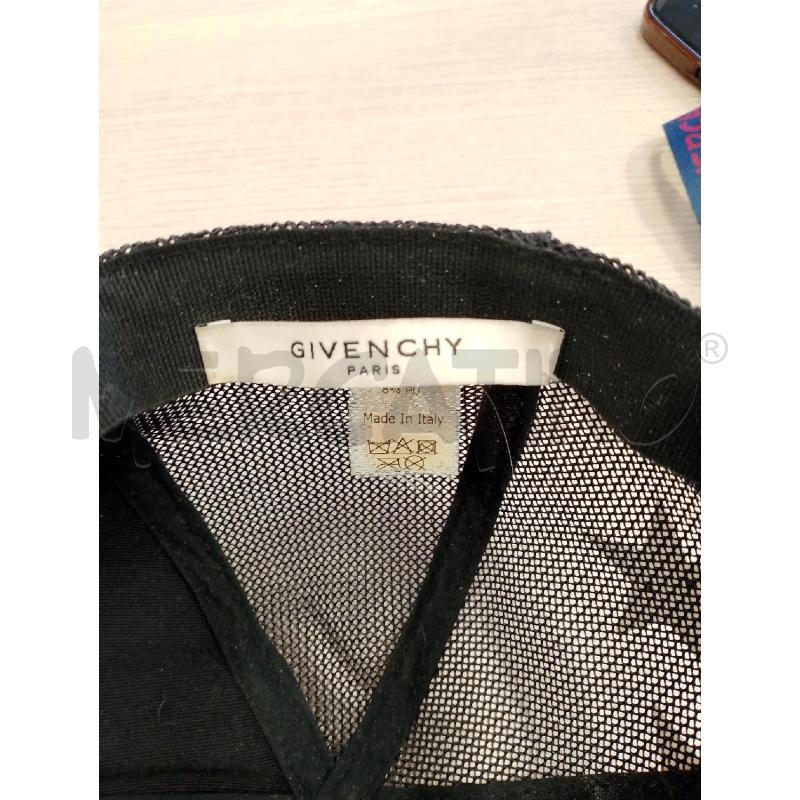 BERRETTO GIVENCHY NERO RETRO TRAFORATO | Mercatino dell'Usato San giovanni teatino 4