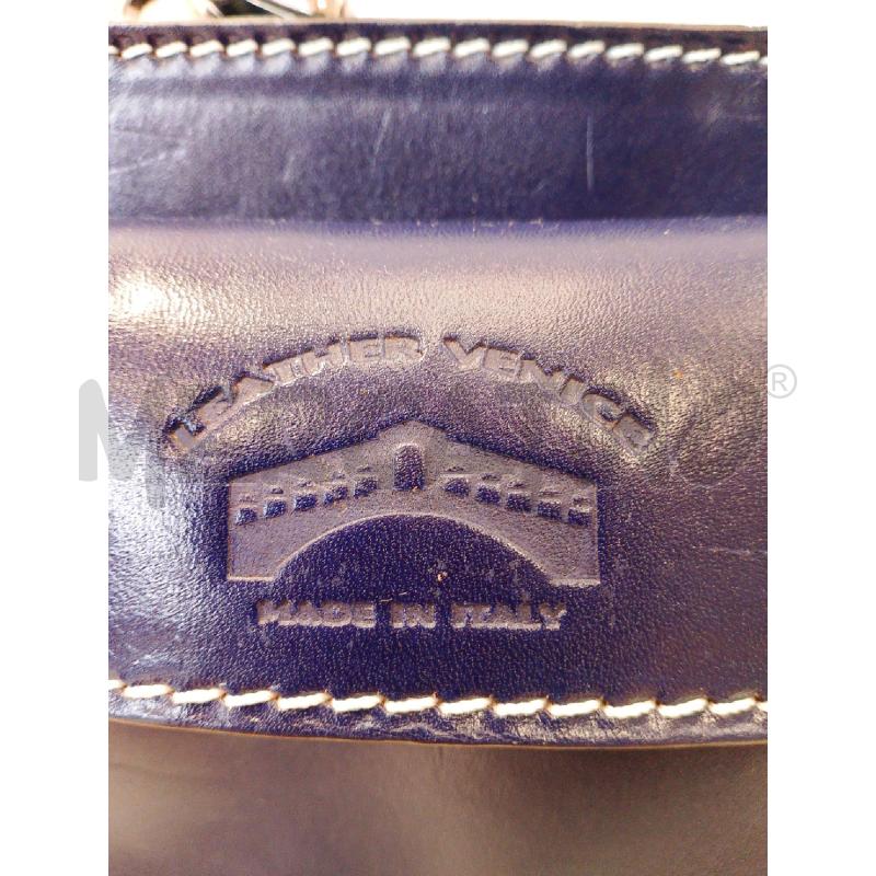BORSA PELLE BLU CUCITURE BIANCHE  | Mercatino dell'Usato San giovanni teatino 2