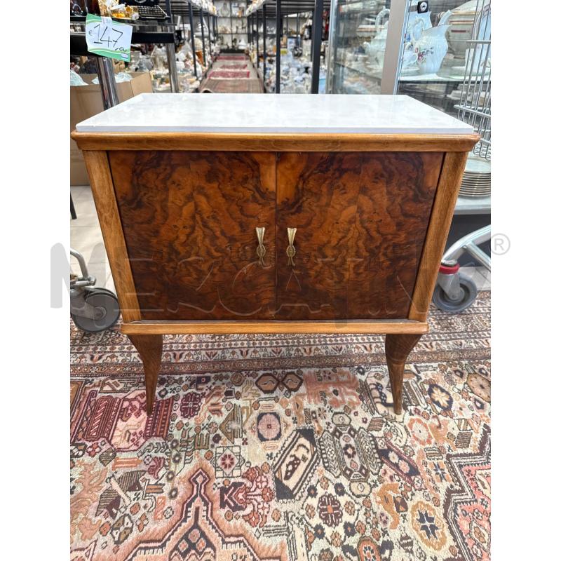 COMODINO LEGNO 4 PIEDI PIANO MARMO BIANCO | Mercatino dell'Usato San giovanni teatino 1