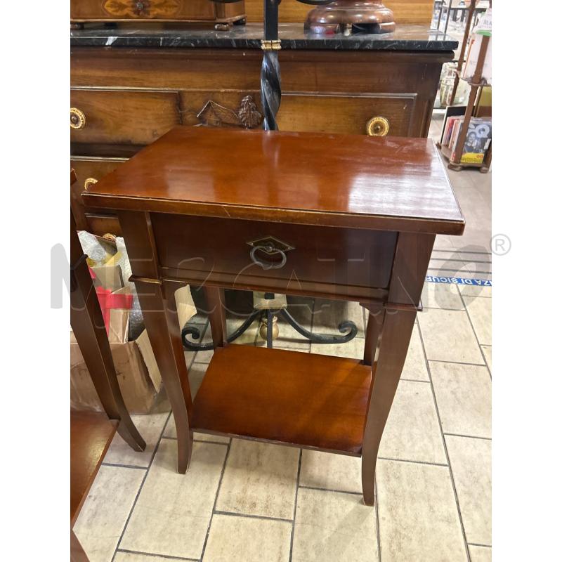 COMODINO LEGNO CASSETTO RIPIANO SOTTO | Mercatino dell'Usato San giovanni teatino 1