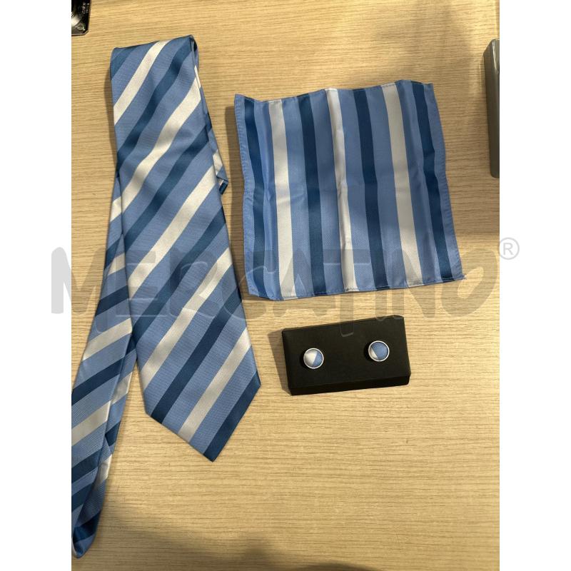 CRAVATTA+ GEMELLI+ FAZZOLETTO RIGHE AZZURRE | Mercatino dell'Usato San giovanni teatino 1