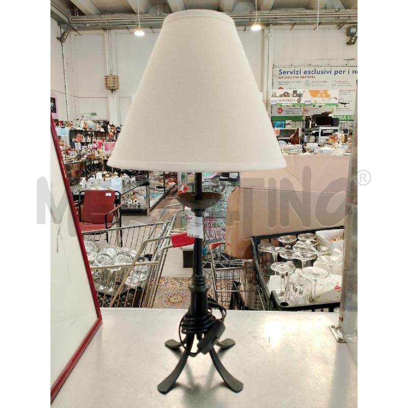 LAMPADA BASE FERRO CAPPELLO BIANCO | Mercatino dell'Usato San giovanni teatino 1