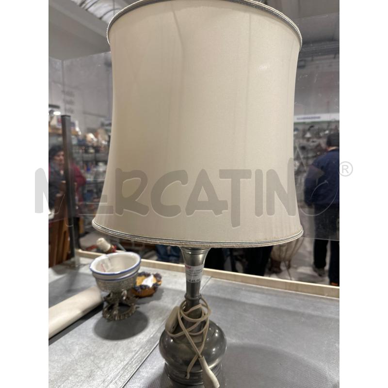 LAMPADA DA TAVOLO PELTRO CAPPELLO BIANCO | Mercatino dell'Usato San giovanni teatino 1
