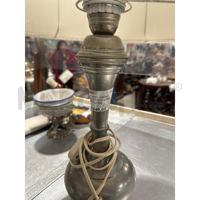 LAMPADA DA TAVOLO PELTRO CAPPELLO BIANCO | Mercatino dell'Usato San giovanni teatino 2