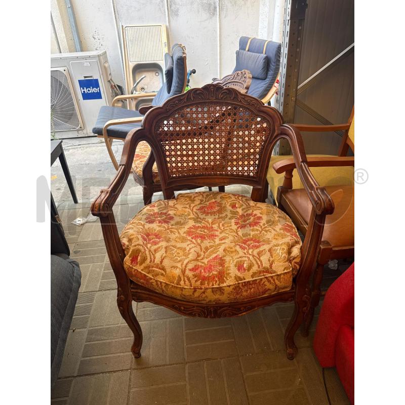 POLTRONCINA IN STILE CUSCINO FIORI | Mercatino dell'Usato San giovanni teatino 1