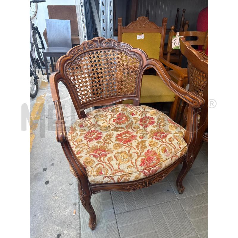 POLTRONCINA IN STILE CUSCINO FIORI | Mercatino dell'Usato San giovanni teatino 1
