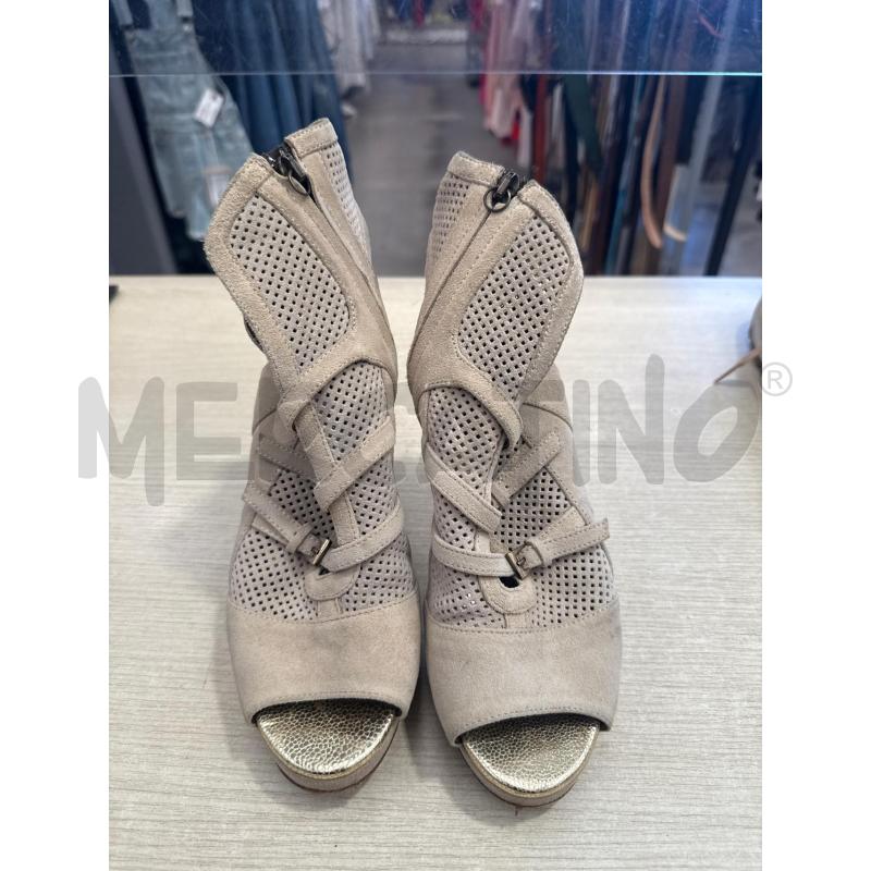 SCARPE DONNA BEIGE SCAMOSCIATE FORATE  | Mercatino dell'Usato San giovanni teatino 2