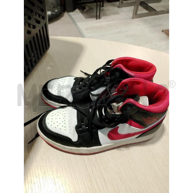 SCARPE JORDAN BIANCHE NERE ROSSE  | Mercatino dell'Usato San giovanni teatino 1
