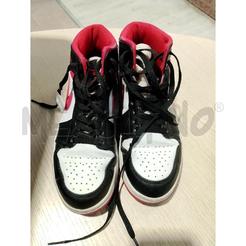 SCARPE JORDAN BIANCHE NERE ROSSE  | Mercatino dell'Usato San giovanni teatino 2
