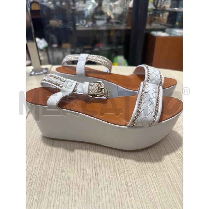 SCARPE TACCHI BIANCHI LIU JO | Mercatino dell'Usato San giovanni teatino 1