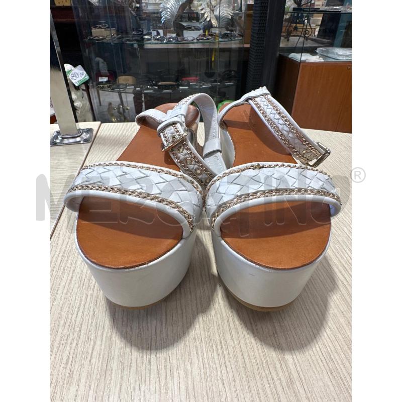 SCARPE TACCHI BIANCHI LIU JO | Mercatino dell'Usato San giovanni teatino 2