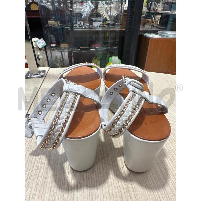 SCARPE TACCHI BIANCHI LIU JO | Mercatino dell'Usato San giovanni teatino 4