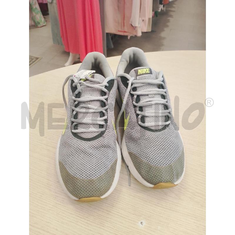SCARPE UOMO NIKE GRIGIO LOGO GIALLO | Mercatino dell'Usato San giovanni teatino 2