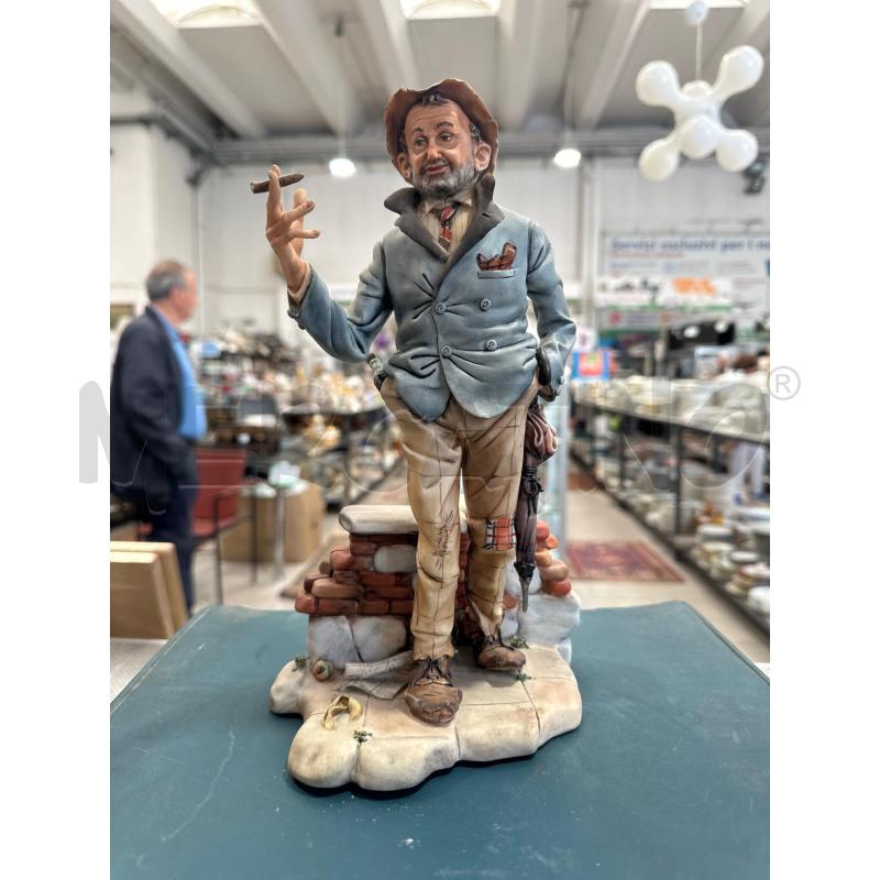 STATUETTA CAPO DI MONTE UOMO CON SIGARO | Mercatino dell'Usato San giovanni teatino 1