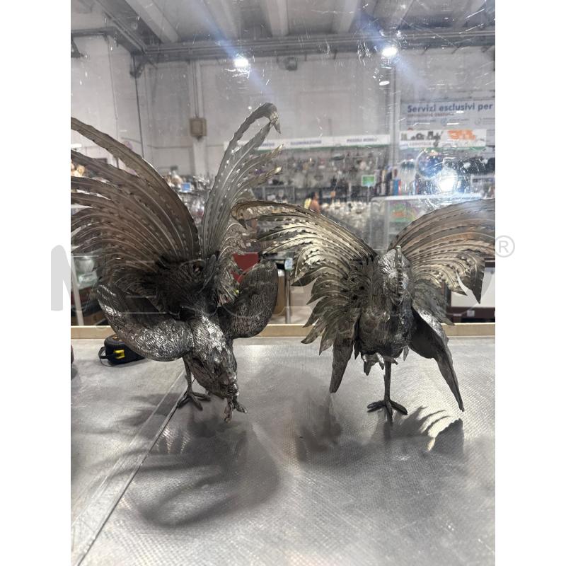 STATUETTA GALLI COPPIA COMBATTIMENTO METALLO | Mercatino dell'Usato San giovanni teatino 2