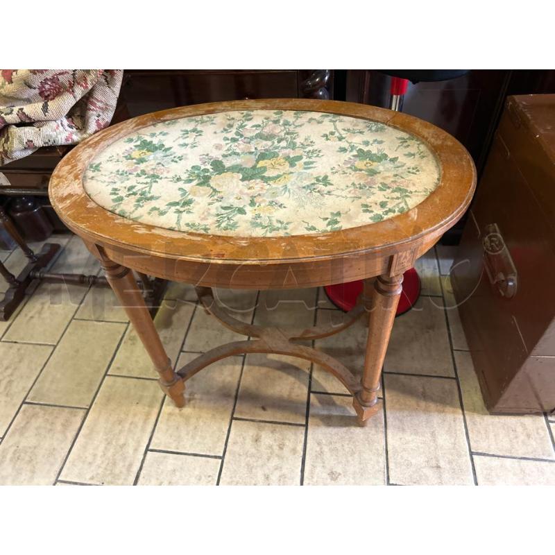 TAVOLINO OVALE DA RESTAURARE LEGNO FIORI | Mercatino dell'Usato San giovanni teatino 1