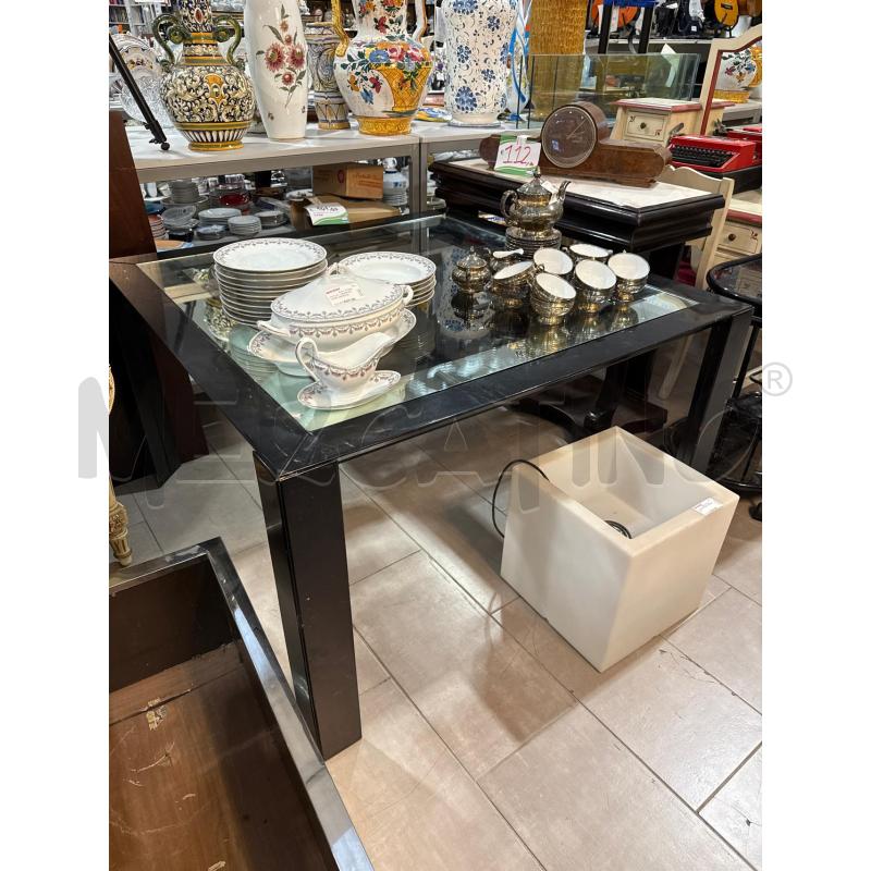 TAVOLINO QUADRATO BASE NERA PIANO VETRO | Mercatino dell'Usato San giovanni teatino 1