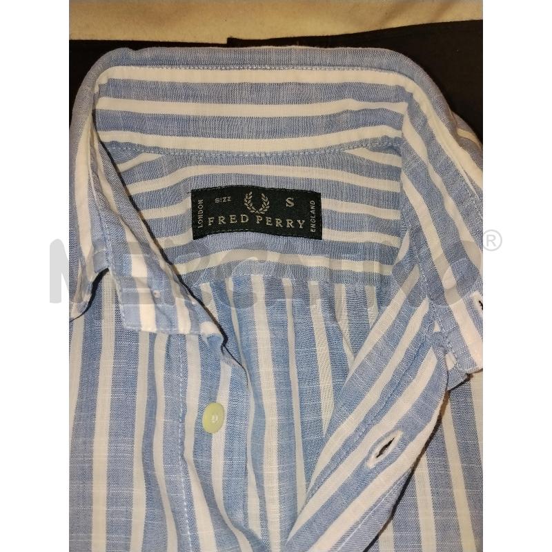 CAMICIA UOMO FRED PERRY A RIGHE BIANCO E AZZURRO | Mercatino dell'Usato Catania stazione centrale 4