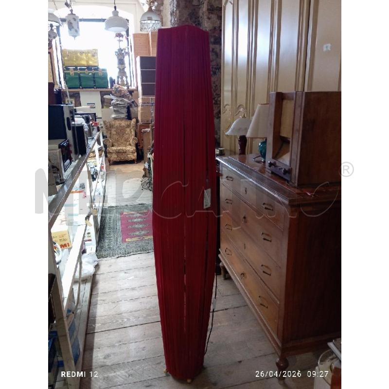 LAMPADA  CON PARALUME DA FRANGE BORDEAUX | Mercatino dell'Usato Catania stazione centrale 1