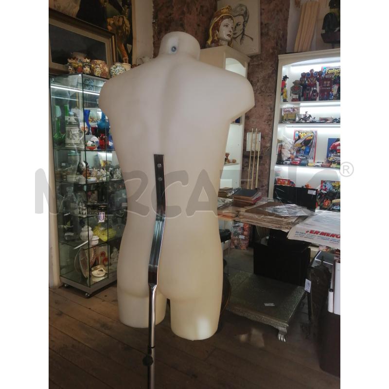 MEZZO BUSTO UOMO | Mercatino dell'Usato Catania stazione centrale 2