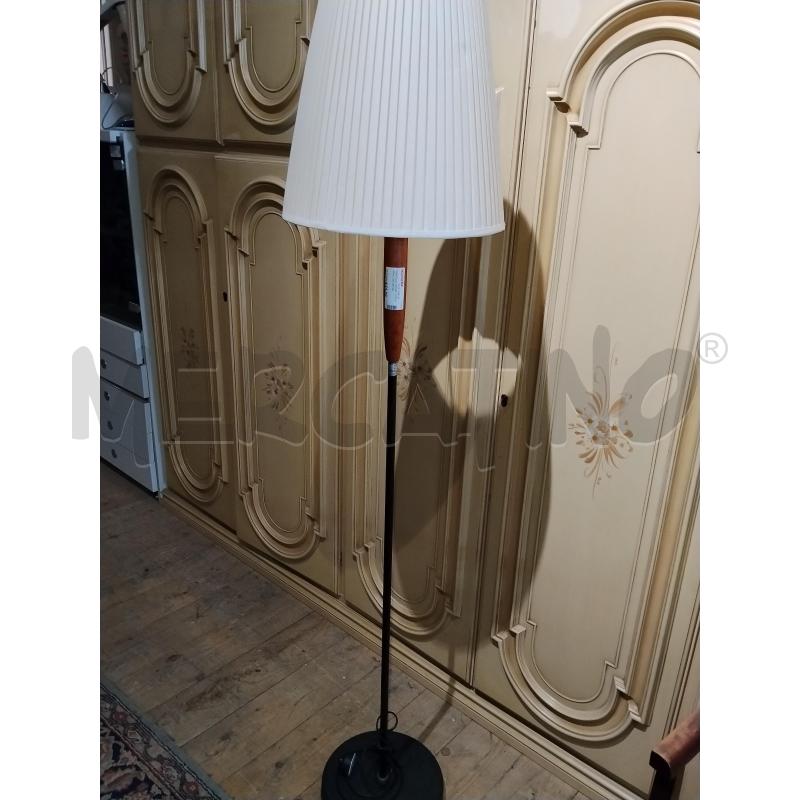 PIANTANA LEGNO  CON PARALUME BEIGE  | Mercatino dell'Usato Catania stazione centrale 1