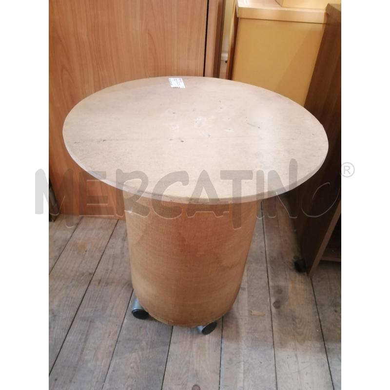 POUF A TAVOLINO CON ROTELLE | Mercatino dell'Usato Catania stazione centrale 1