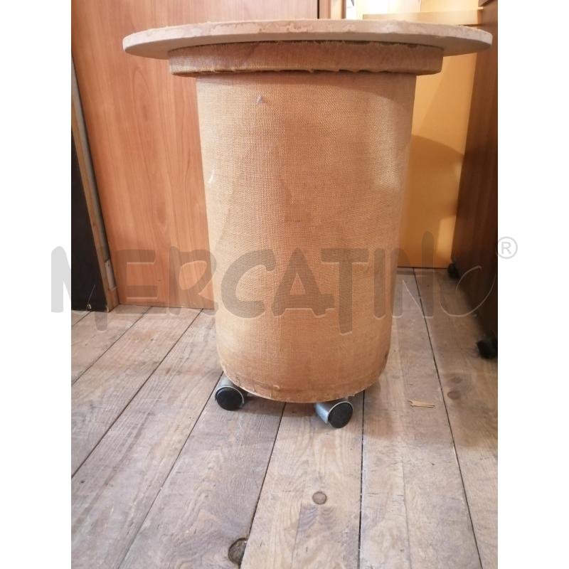 POUF A TAVOLINO CON ROTELLE | Mercatino dell'Usato Catania stazione centrale 2