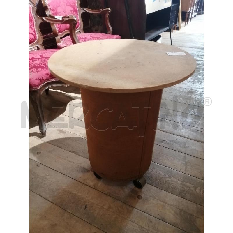 POUF A TAVOLINO CON ROTELLE | Mercatino dell'Usato Catania stazione centrale 4