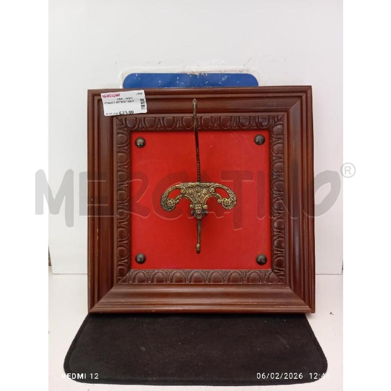 QUADRO APPENDI ABITI | Mercatino dell'Usato Catania stazione centrale 1
