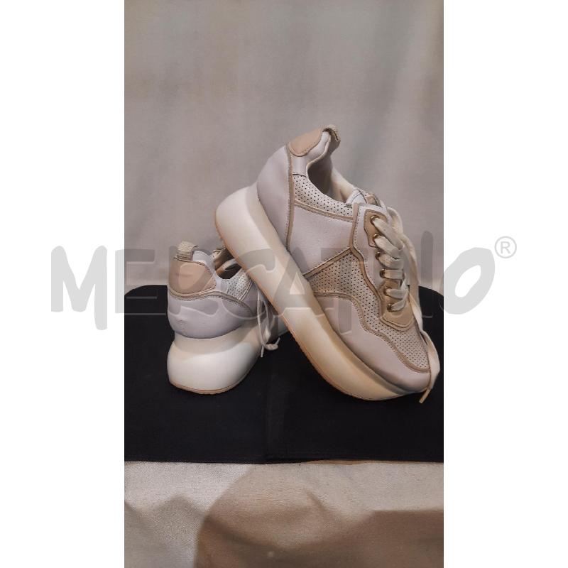 SCARPE DONNA BIANCHE  | Mercatino dell'Usato Catania stazione centrale 2