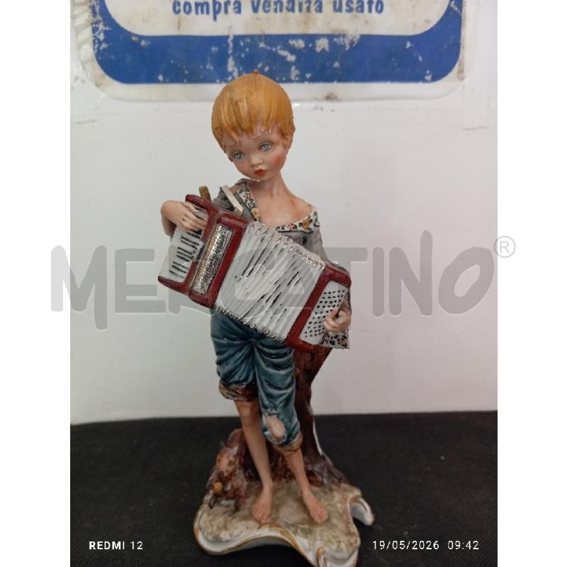 STATUETTA CAPODIMONTE BAMBINO FISARMONICA | Mercatino dell'Usato Catania stazione centrale 1