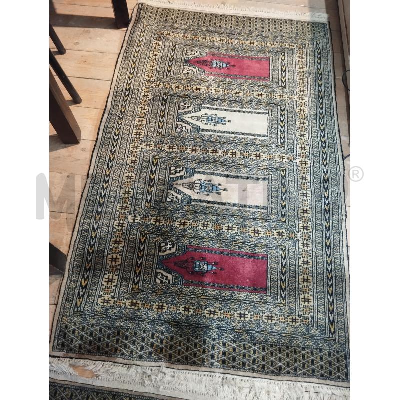 TAPPETO COPPIA SCENDI LETTO MT.1,65XMT.1 | Mercatino dell'Usato Catania stazione centrale 3