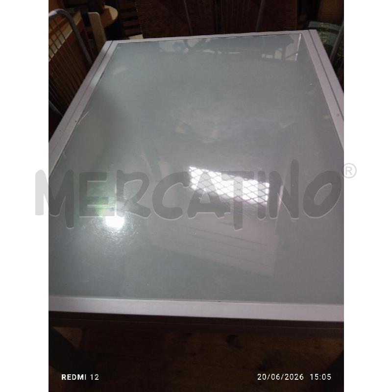 TAVOLO  QUADRATO CON BASE  VETRO | Mercatino dell'Usato Catania stazione centrale 2