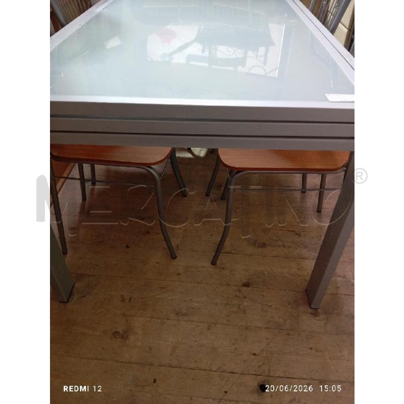 TAVOLO  QUADRATO CON BASE  VETRO | Mercatino dell'Usato Catania stazione centrale 3