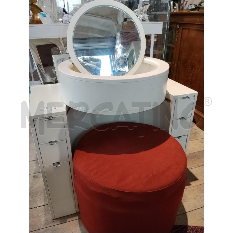 TOILETTE ANNI 70 CON POUF ARANCIO | Mercatino dell'Usato Catania stazione centrale 1